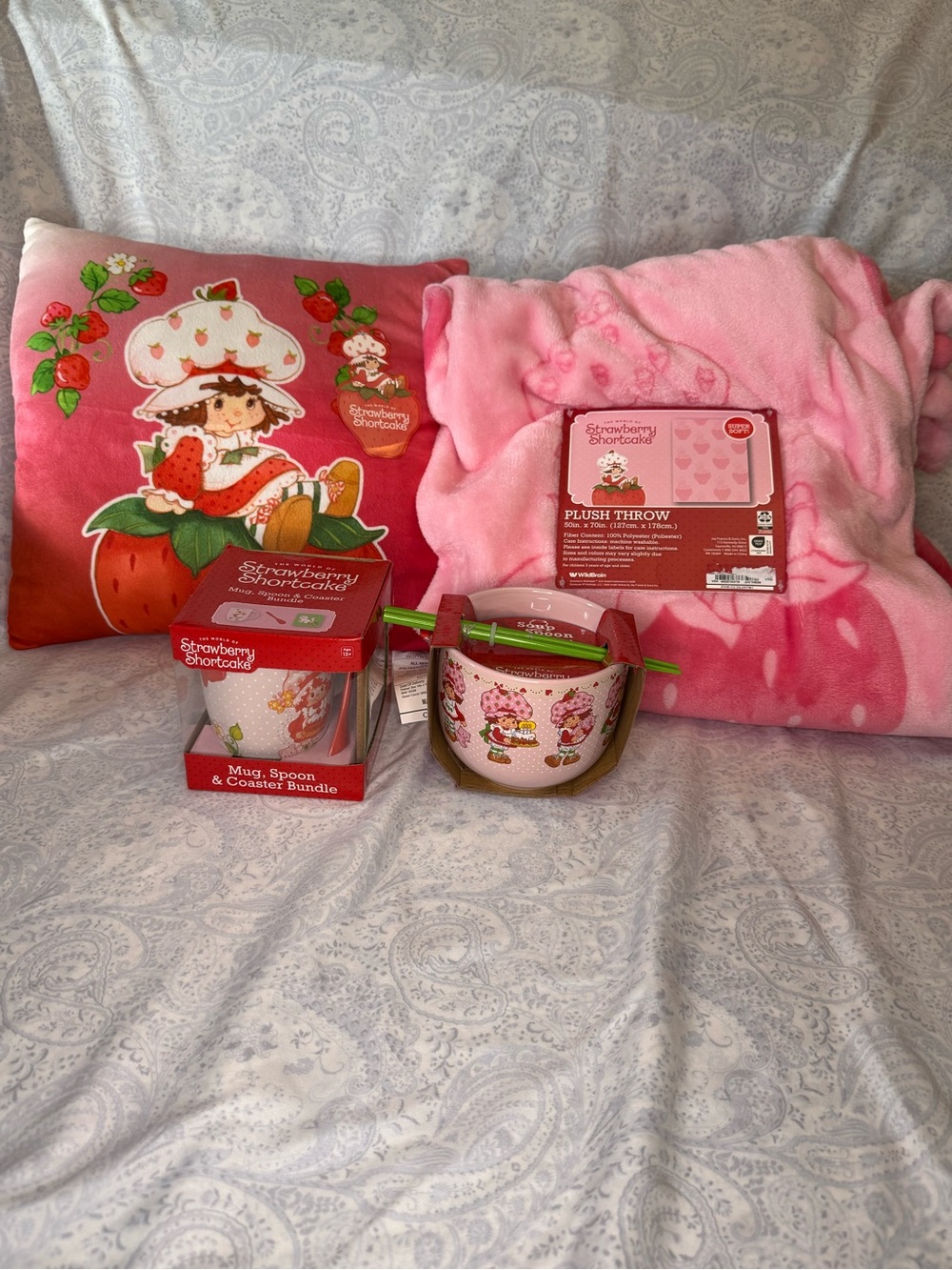Strawberry Shortcake Pink Plush Throw, Pillow, Soup/Noodle Bowl and Mug Set